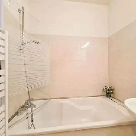 5 Couchages + Jardin A 150m Des Plages