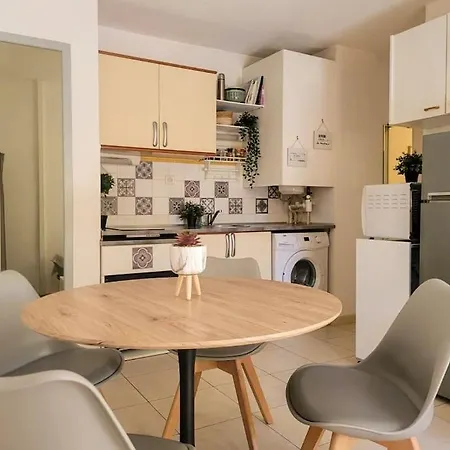 5 Couchages + Jardin A 150m Des Plages *